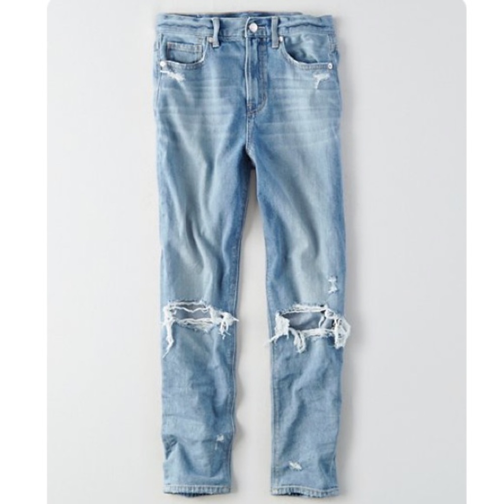 AMERICAN EAGLE RIPPED MOM JEAN